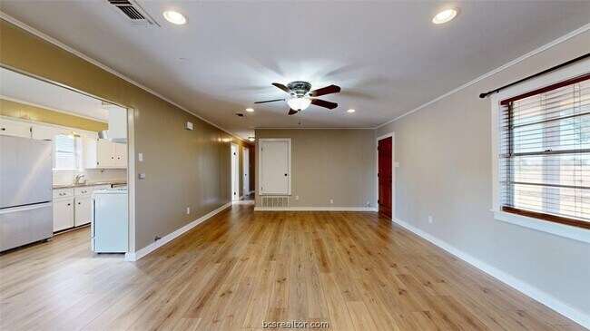 Building Photo - 8251 W Sh-21