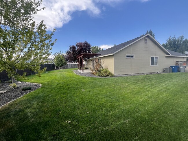 Building Photo - 16935 N Denemere Loop