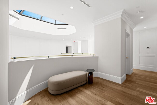 Building Photo - 616 N Alpine Dr