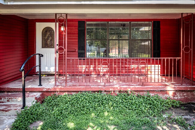 Building Photo - 713 NW 32nd St