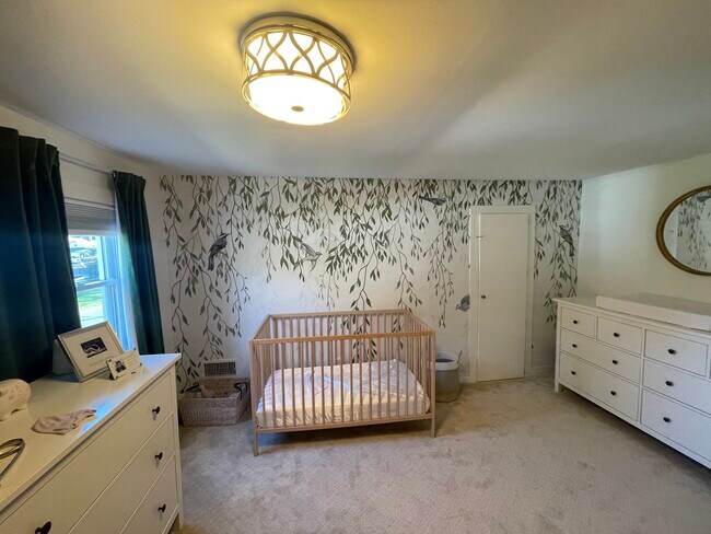 Building Photo - 19 Rose Ave