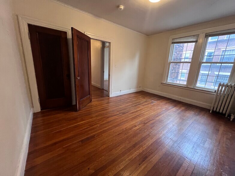 Building Photo - 18 Glenville Ave