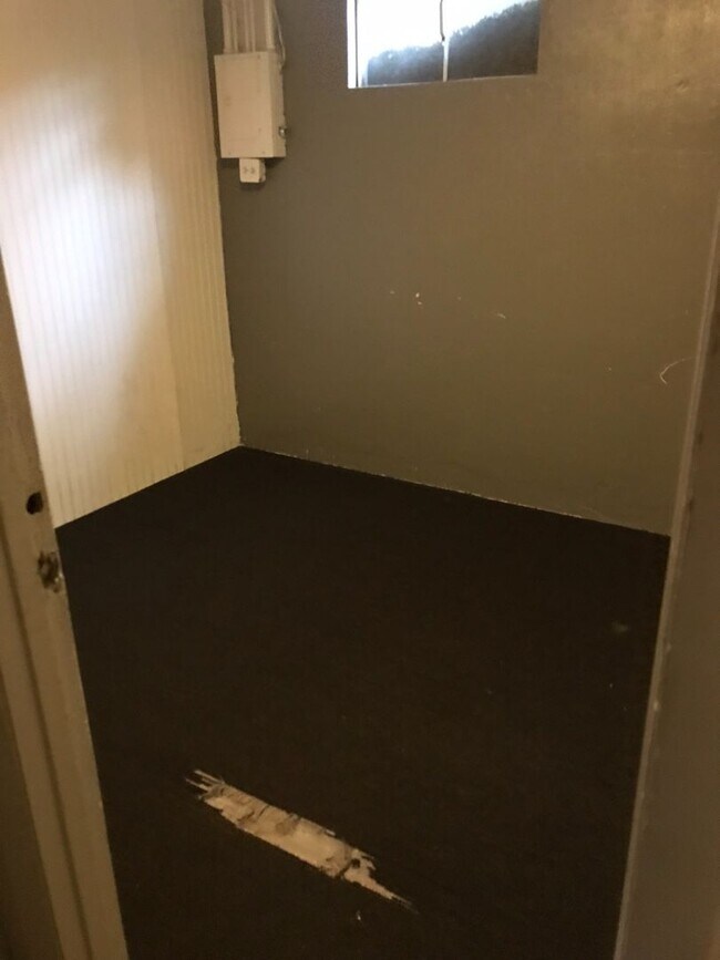 Building Photo - House for August Prelease with Easy Access to CU