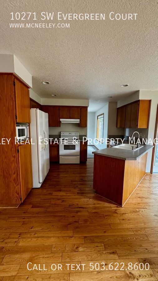 Building Photo - 10271 SW Evergreen Ct