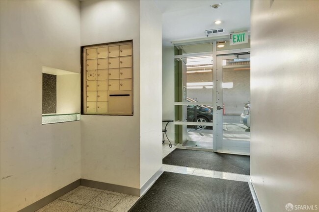 Building Photo - 69 Clementina St