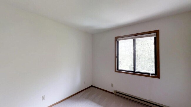 Building Photo - RENT SPECIAL - Lower 2 Bedroom 2 Bathroom Apartment Available