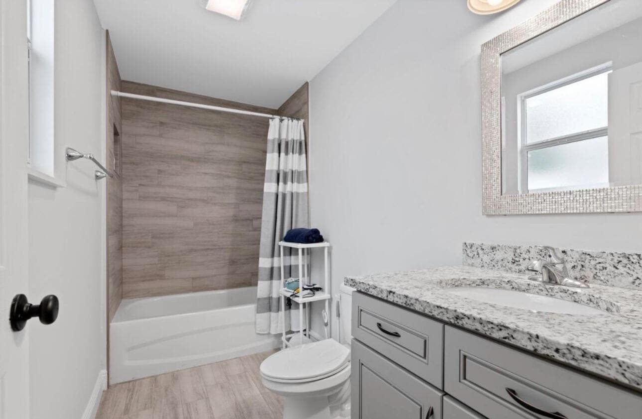 Building Photo - 1036 Francis St