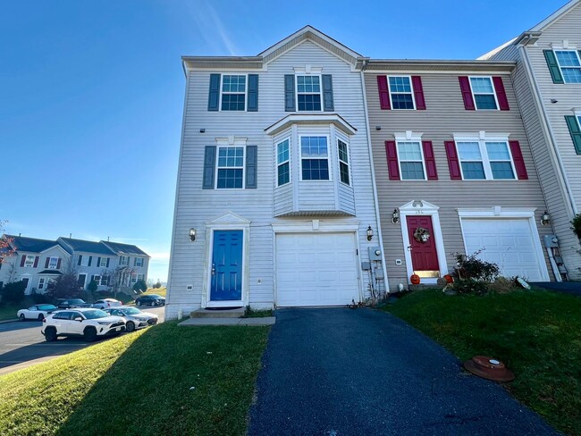 Primary Photo - 3 bed/2.5 bath in the Fairways at Stonebri...