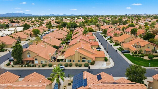 Building Photo - **COMING FEB 1st** Stylish Split-Floorplan Home in North Scottsdale