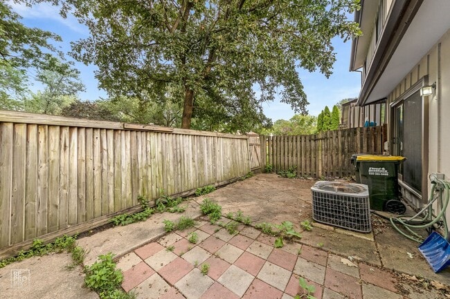 Building Photo - Roselle Two Bed Ranch