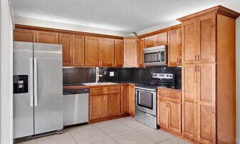Building Photo - 1420 Augusta Cir