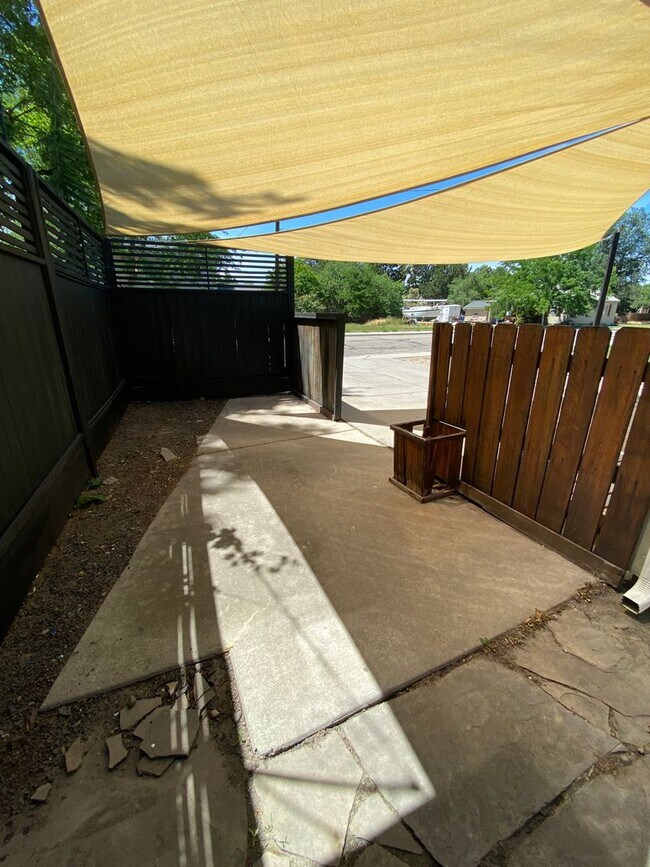 Building Photo - 1 Bedroom Home next to the Whitewater Park...