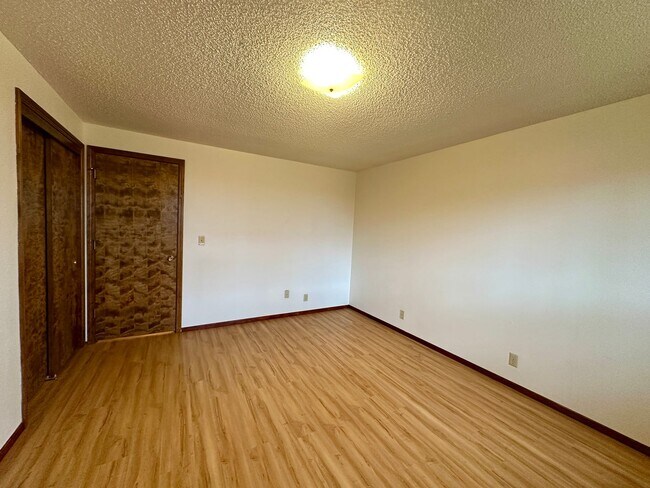 Building Photo - r1078