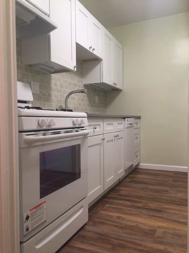 Kitchen - 01 - 444 Bedford Street
