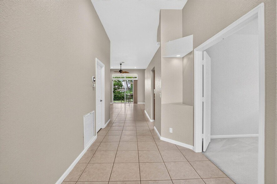 Building Photo - 5346 Vallejo Ter