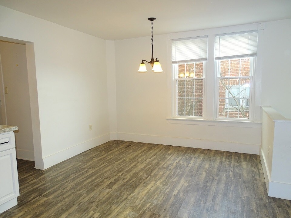 Building Photo - 783 E Main St