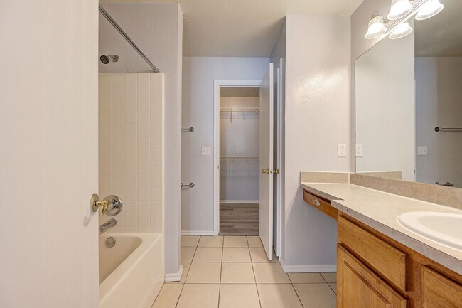 Building Photo - 605 Welston Cir