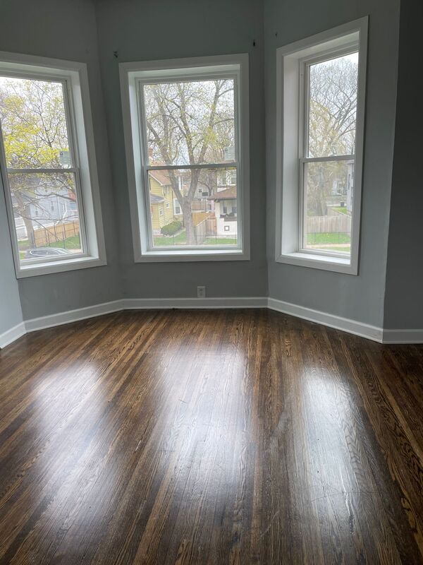 Building Photo - 728 N Pine Ave