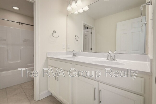 Building Photo - 5025 Rivermere Ln