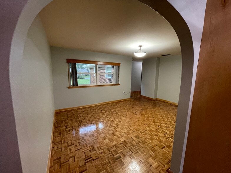 Building Photo - 173 Grandview Ave