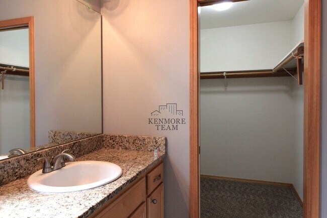 Building Photo - 4 Bedroom, 3 Bath Home in South Kennewick