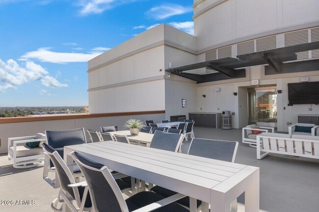Building Photo - 2211 E Camelback Rd