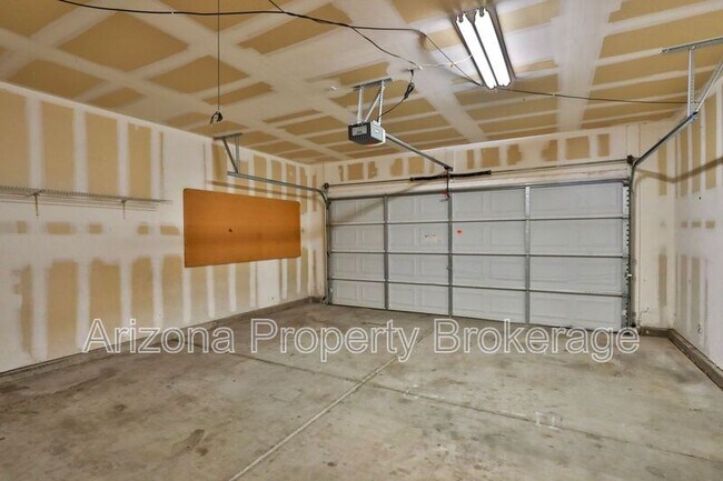 Building Photo - 13264 W Ventura St