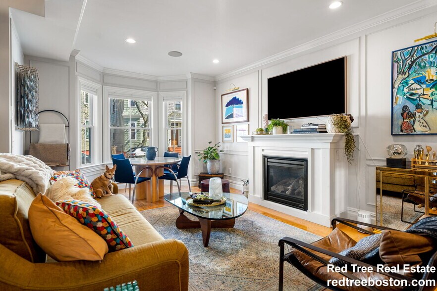 Building Photo - 687 E 6th St