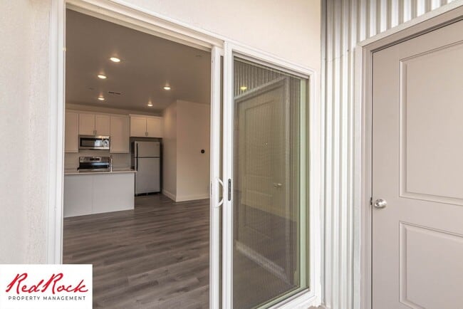 Building Photo - Spacious 3 Bedroom Unit in Desert Color With Pool & Lagoon Access