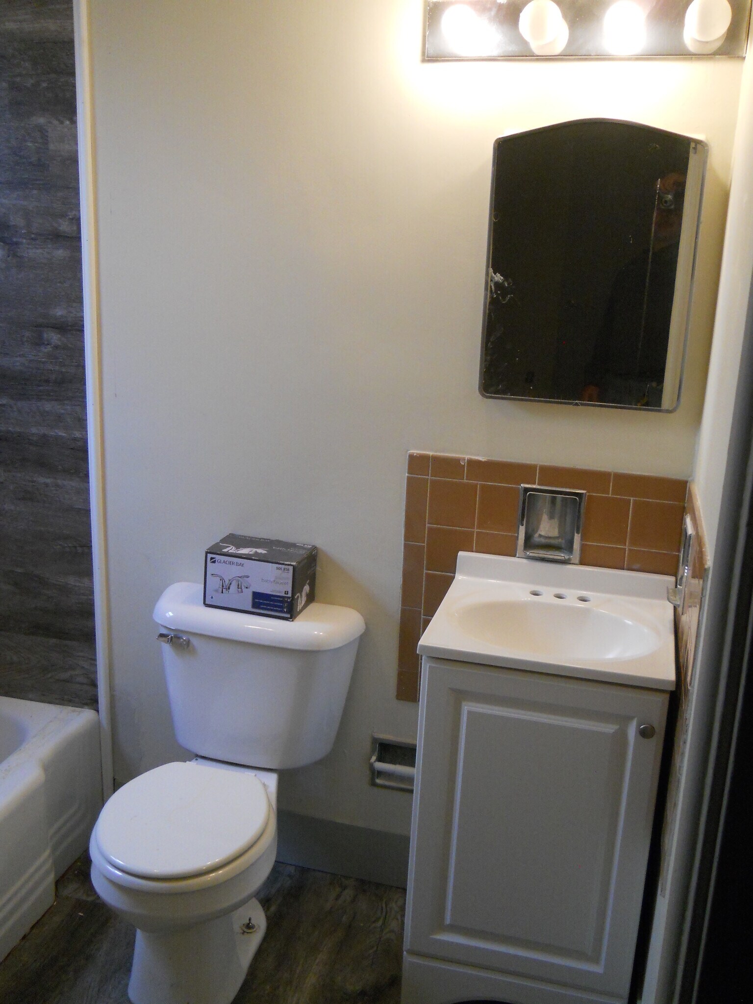 Building Photo - 794 W Market St