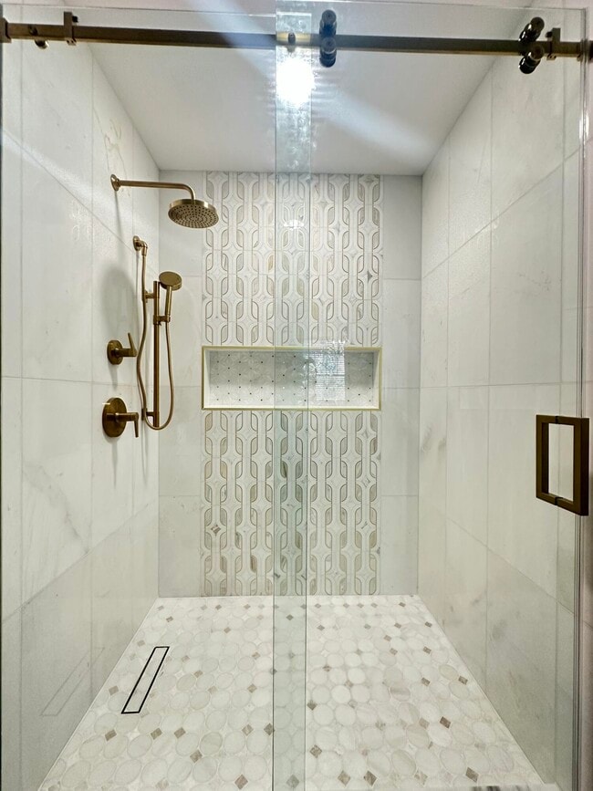 Building Photo - 630 S Sapodilla Ave