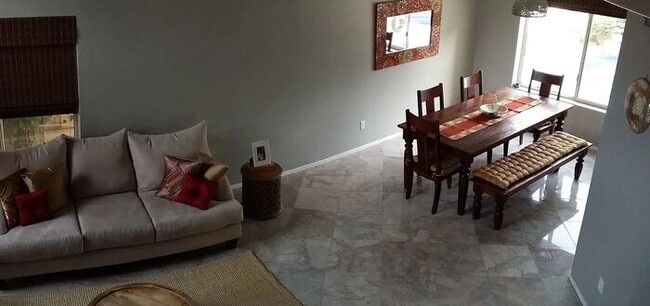 Building Photo - Stunning 3 bedroom, 2.5 bathroom Gold Cour...