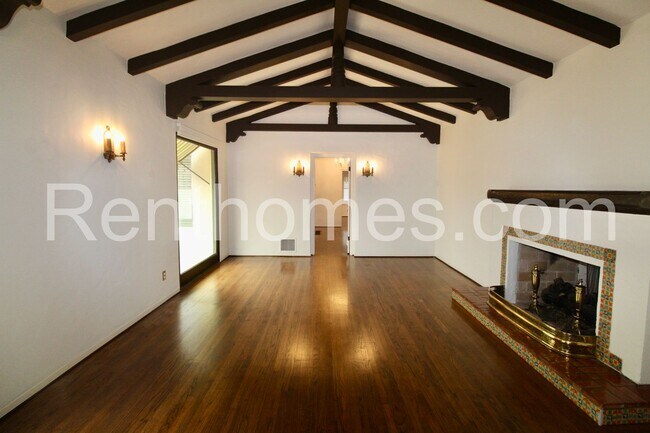 Building Photo - 2244 Plum St