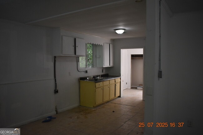 Building Photo - 1083 Nassau Pl