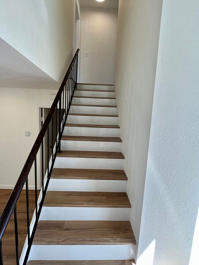 Building Photo - Encinitas Beach Townhome with Yard West of...