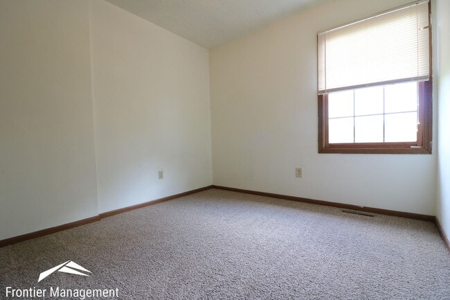 Building Photo - 2528 Candlecrest Cir