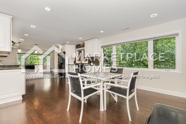 Building Photo - 13140 S 86th Ave