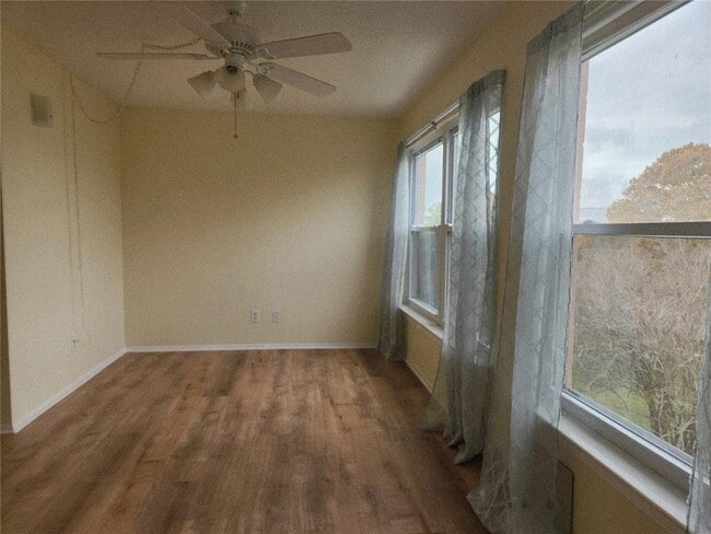 Building Photo - 2458 Columbia Dr