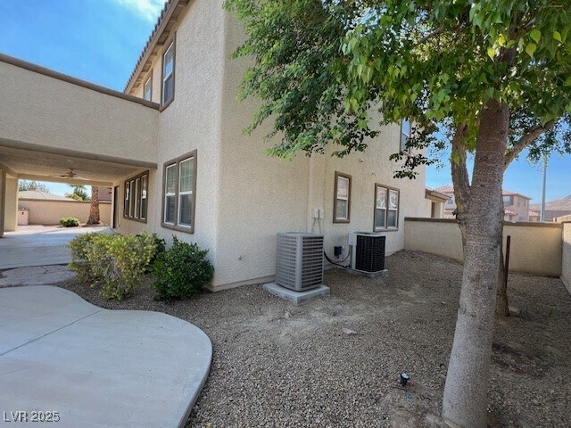 Building Photo - 18 Blue Valley Dr