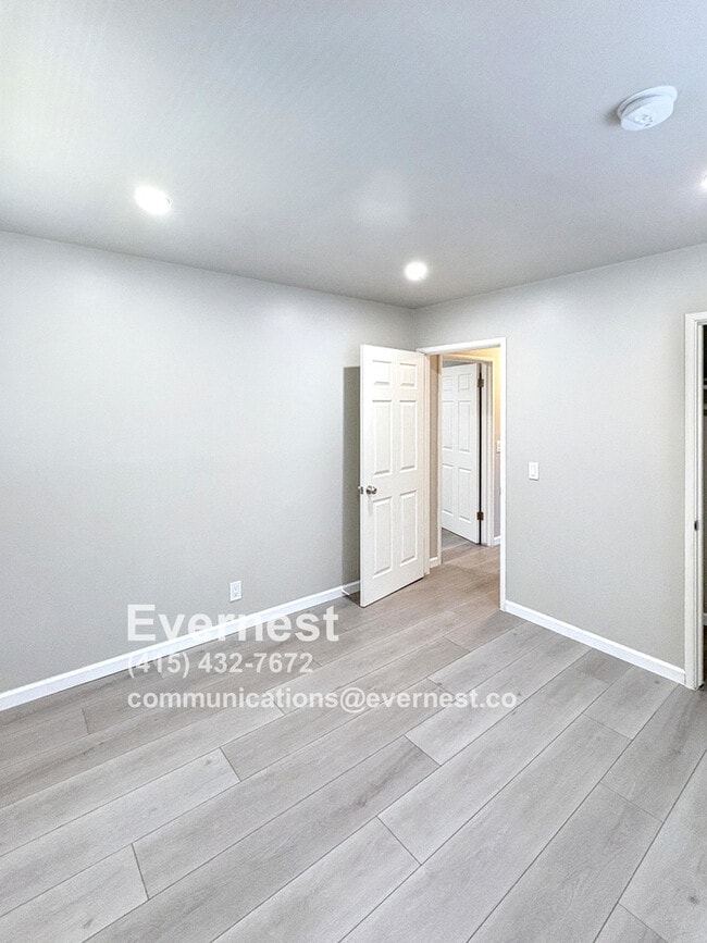 Building Photo - Charming 2-Bedroom, 1-Bathroom House in a ...