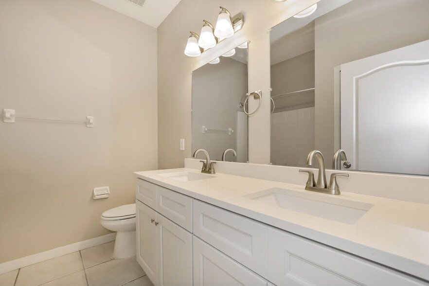 Building Photo - 440 Casa Marina Pl