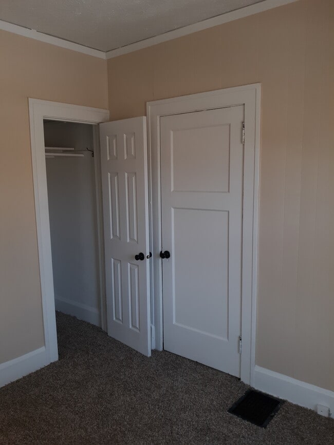 Building Photo - 2305 Broadway