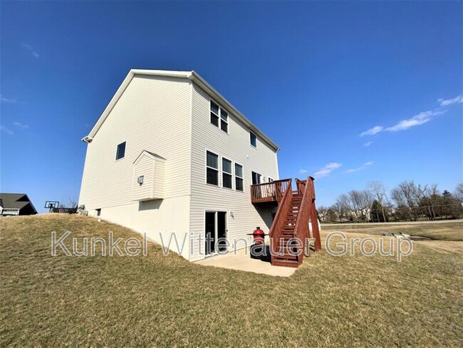 Building Photo - 2724 Ambridge Dr