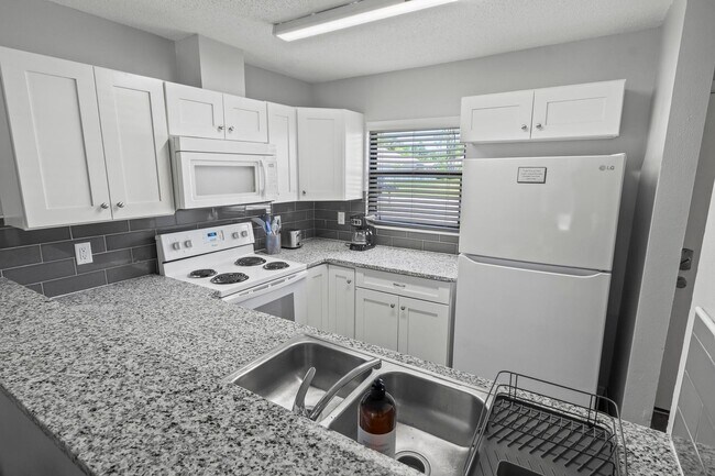 Building Photo - Ready to move in!