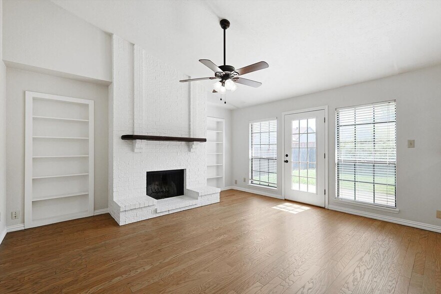 Building Photo - 2825 Windsor Dr