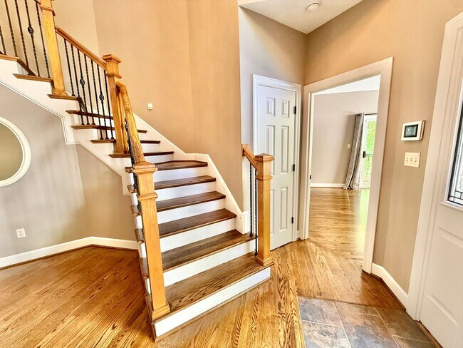 Building Photo - 309 Bullrun Valley Dr