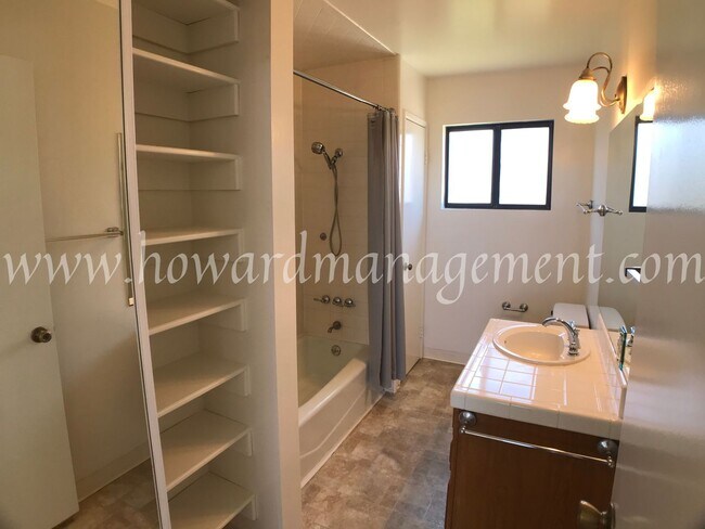 Building Photo - Two story home with newer central A/C in the Mar Vista Hills. Large kitchen, family room, and lar...