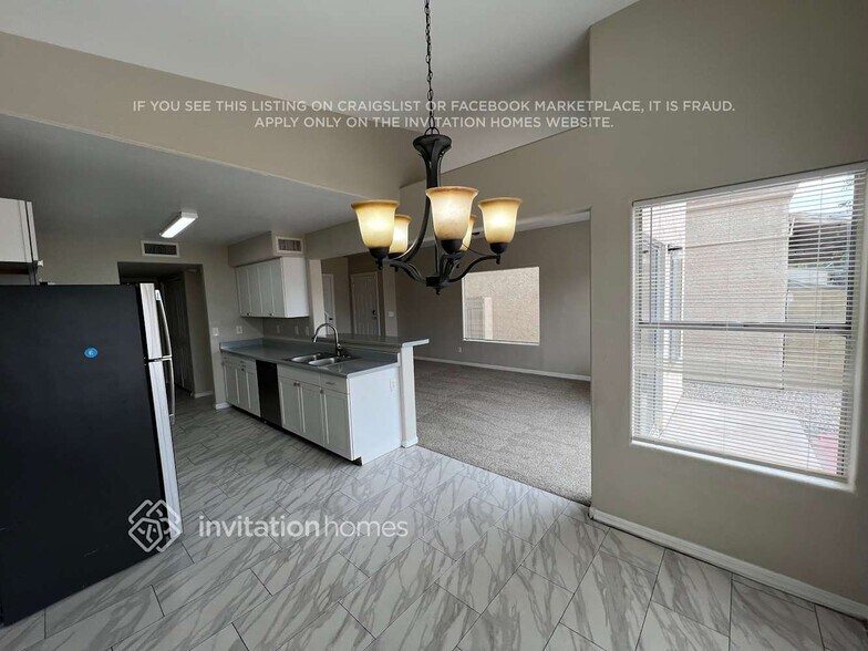 Building Photo - 5852 E Norwood St