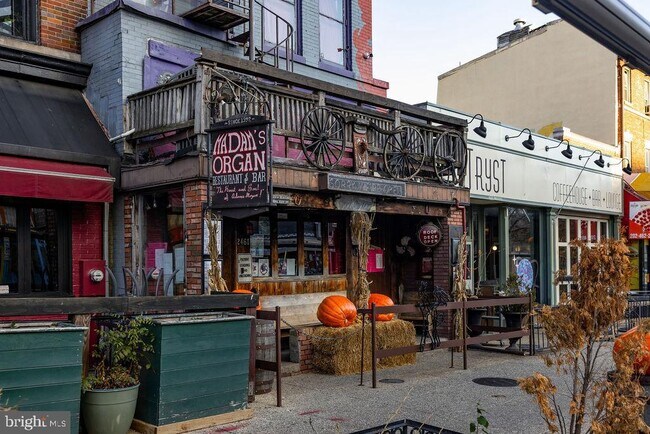 Building Photo - 2460 Ontario Rd NW