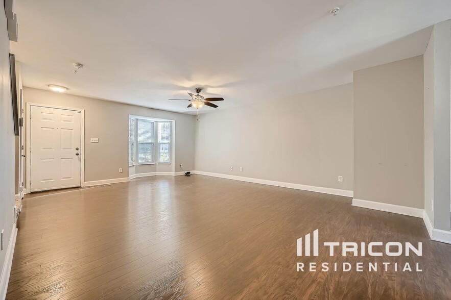 Primary Photo - 610 N Branch Ct